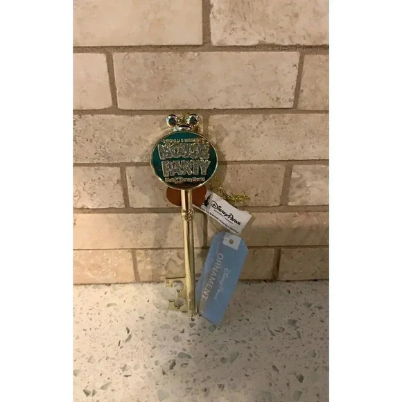 NWT walt disney‎ world Mouse Party 90th Key   Sd - Picture 1 of 2